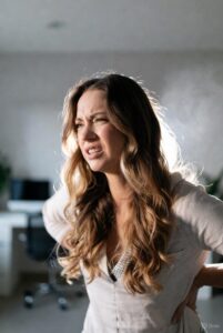 El dolor de caderas: Reprogramación y Biodecodificación del movimiento, la libertad y la fuerza interna